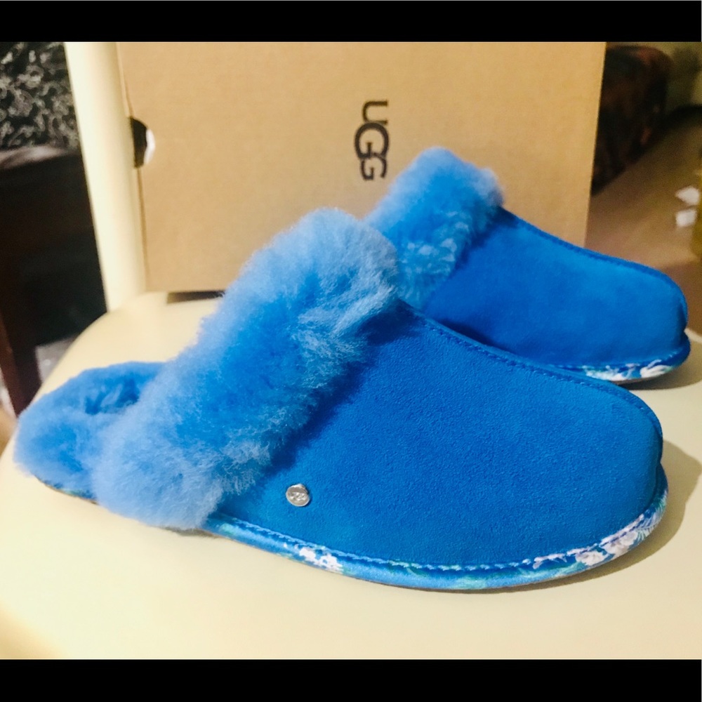 UGG slippers sz 6